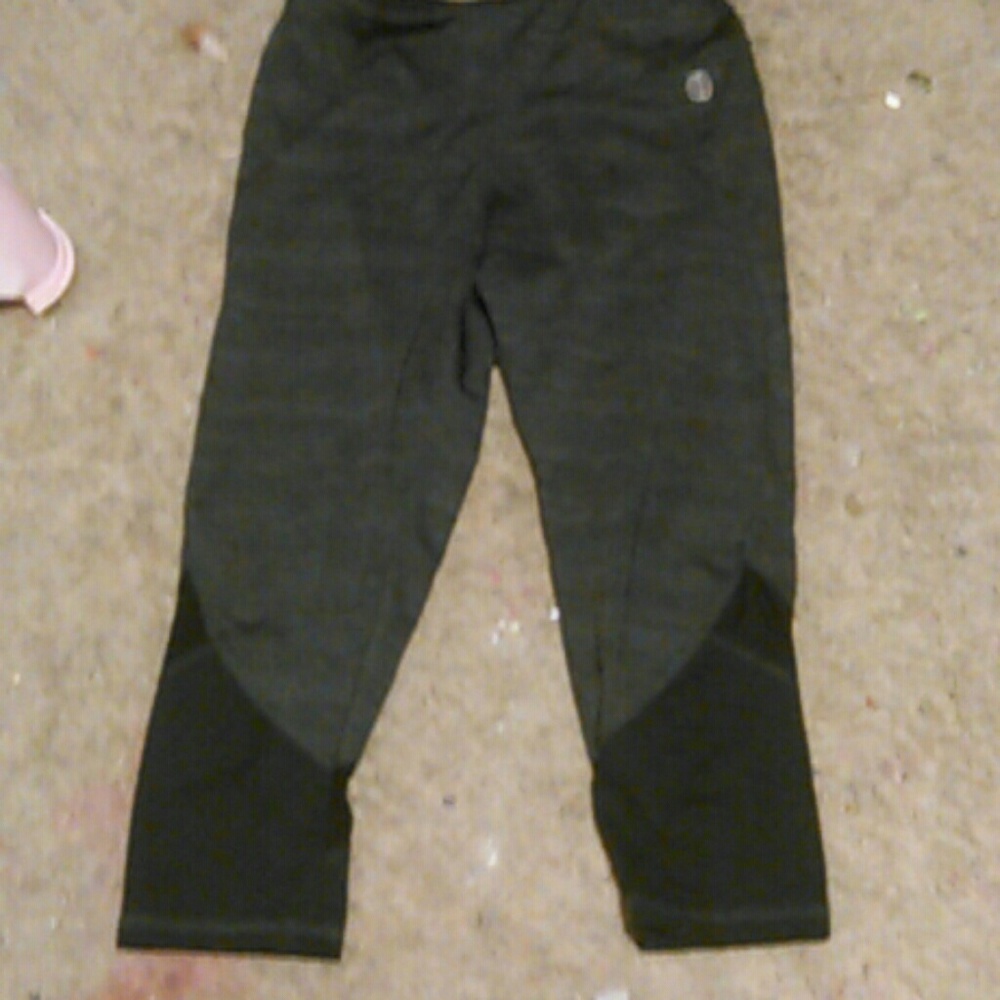Black capris